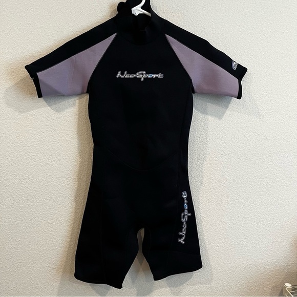 2.5mm Junior's NeoSport Shorty Springsuit size 12 black and lavender - Picture 10 of 14